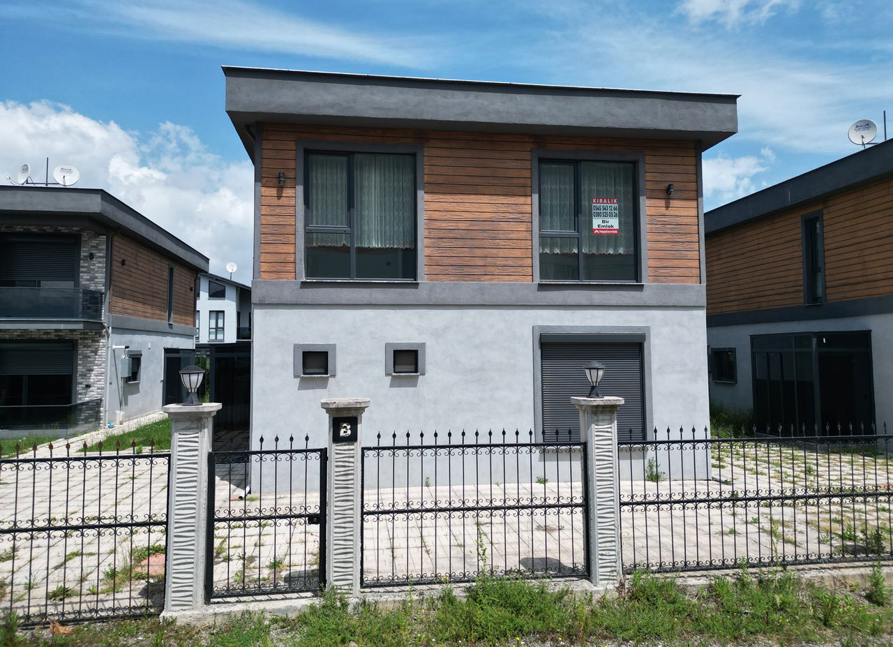 KÖRPEŞLER MAH. YEŞİLKENT 2'DE 4+1 210 M2 KİRALIK TEKİL VLLA