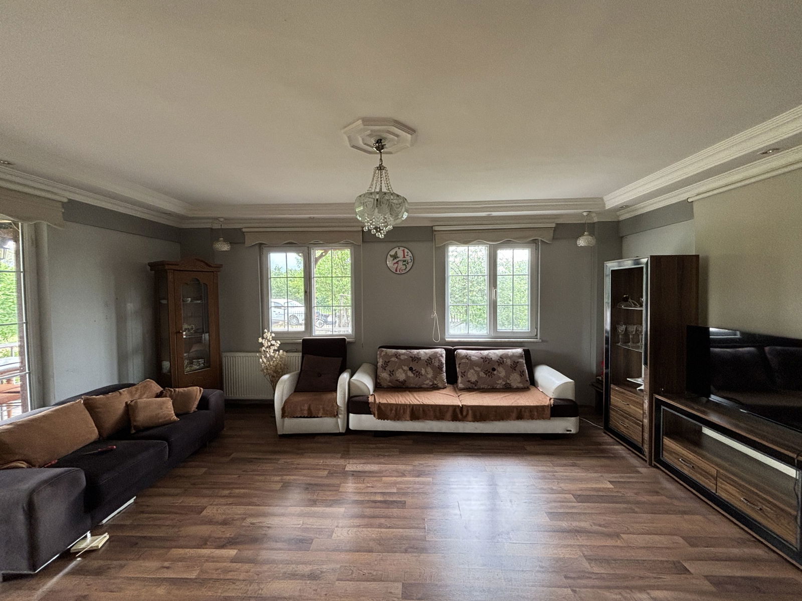 PINARLAR KÖYÜ'NDE 862 M2 ARSA ÜZERİNDE 4+1 SATILIK MÜSTAKİL EV