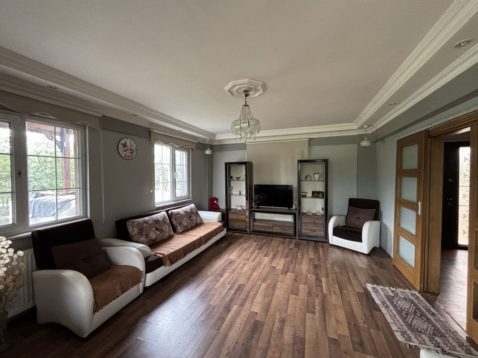 PINARLAR KÖYÜ'NDE 862 M2 ARSA ÜZERİNDE 4+1 SATILIK MÜSTAKİL EV