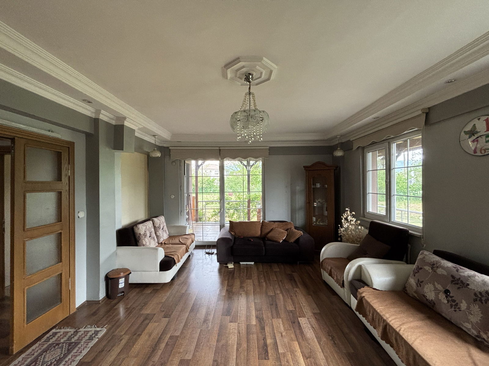 PINARLAR KÖYÜ'NDE 862 M2 ARSA ÜZERİNDE 4+1 SATILIK MÜSTAKİL EV