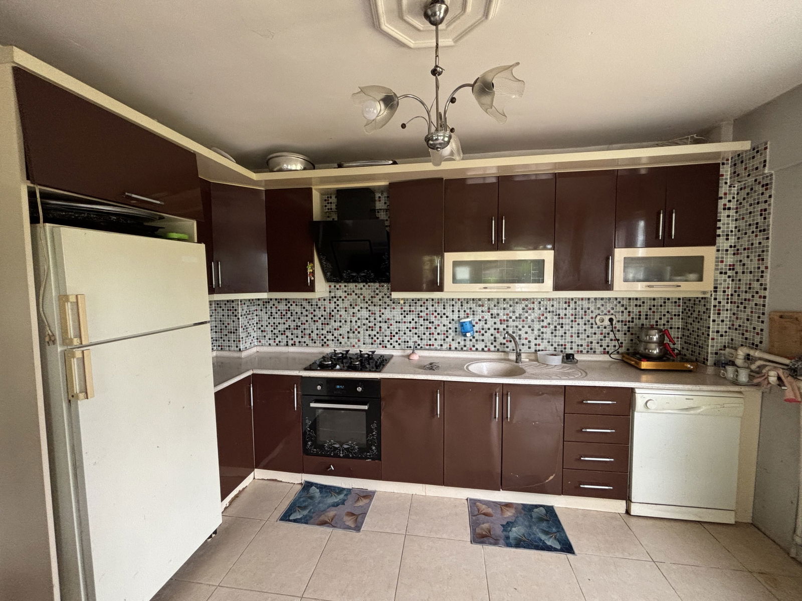 PINARLAR KÖYÜ'NDE 862 M2 ARSA ÜZERİNDE 4+1 SATILIK MÜSTAKİL EV