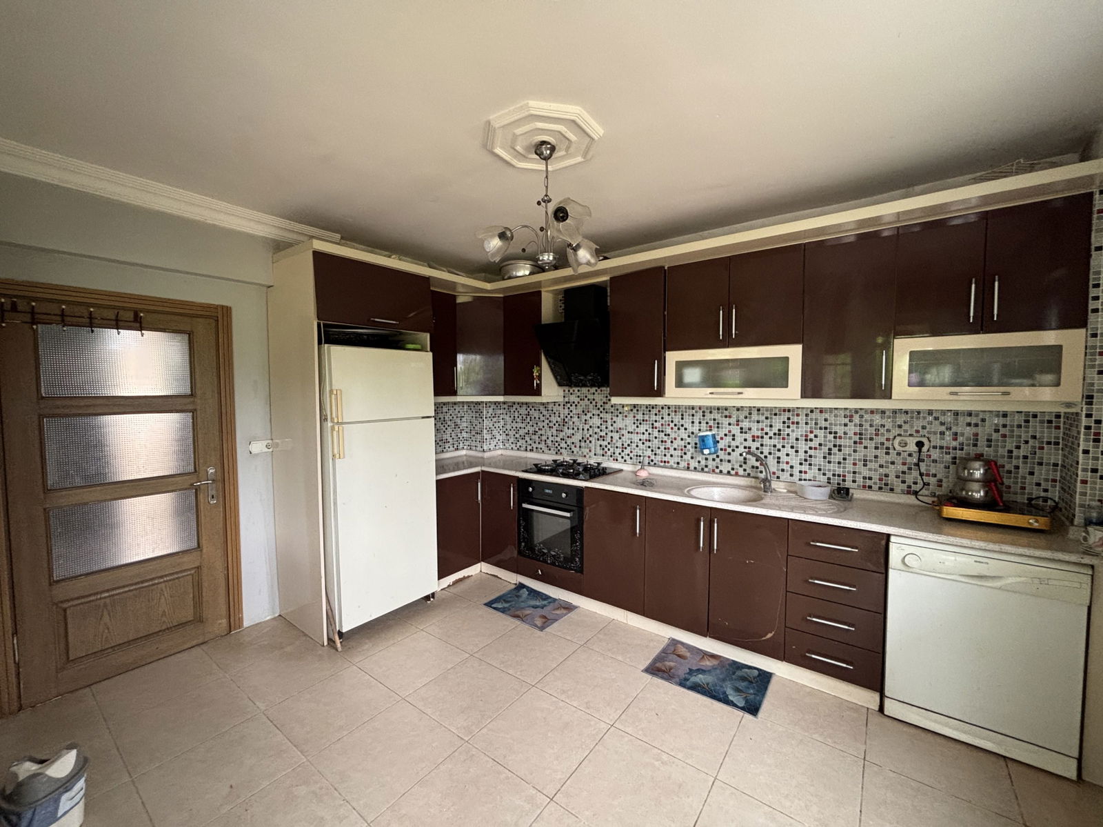 PINARLAR KÖYÜ'NDE 862 M2 ARSA ÜZERİNDE 4+1 SATILIK MÜSTAKİL EV