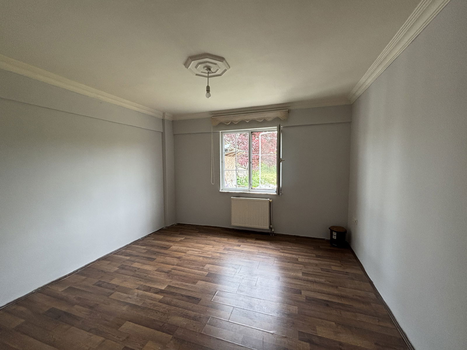 PINARLAR KÖYÜ'NDE 862 M2 ARSA ÜZERİNDE 4+1 SATILIK MÜSTAKİL EV