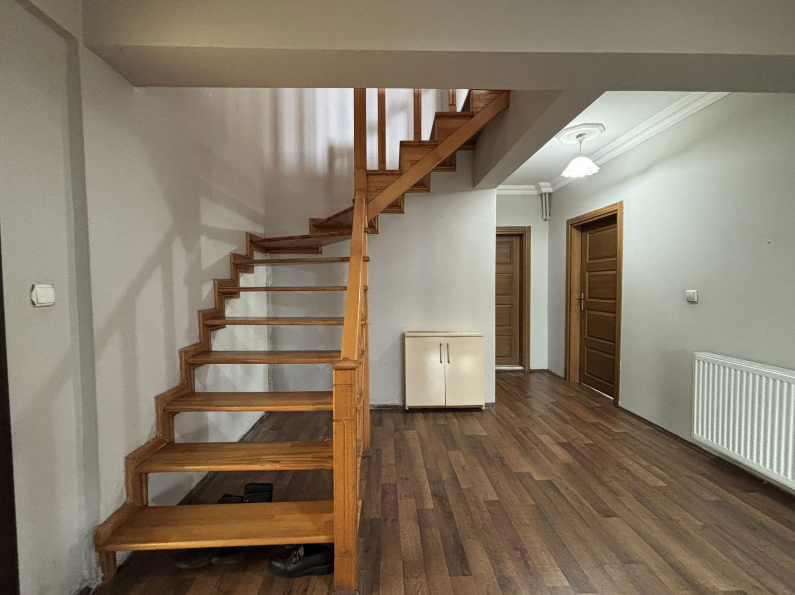 PINARLAR KÖYÜ'NDE 862 M2 ARSA ÜZERİNDE 4+1 SATILIK MÜSTAKİL EV