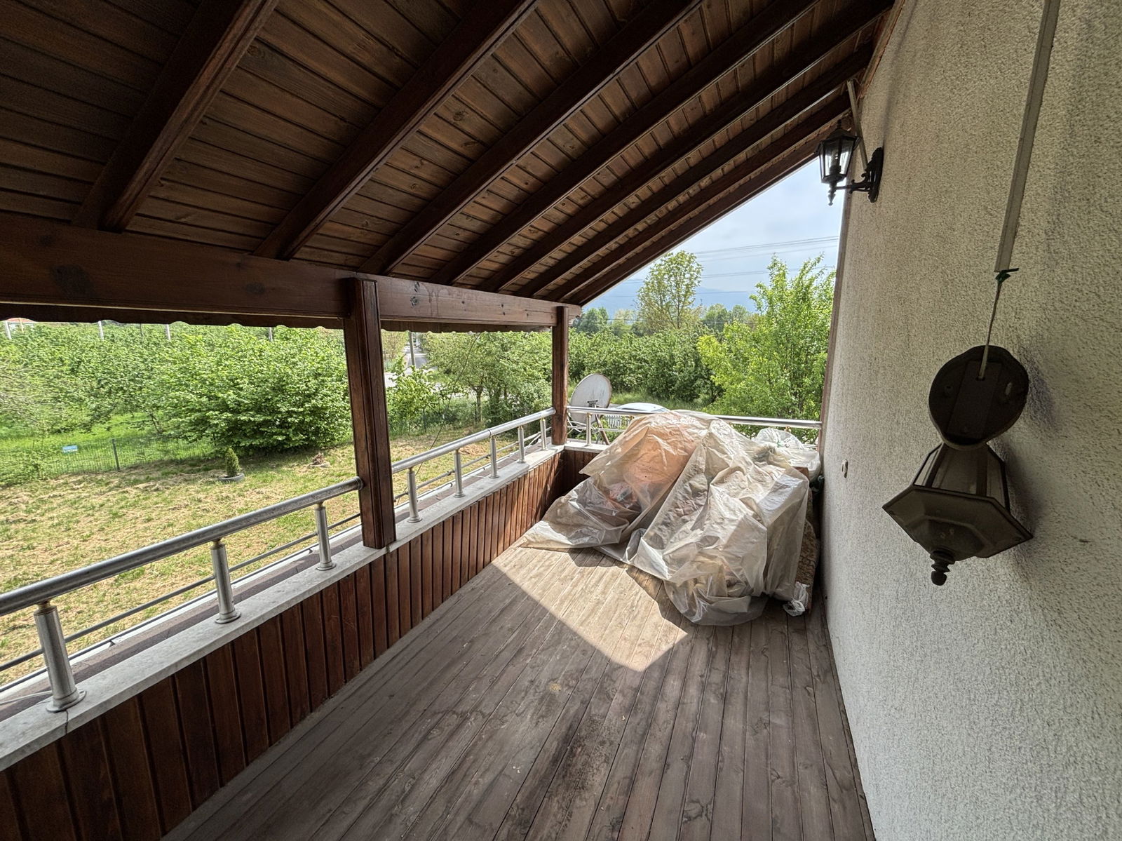 PINARLAR KÖYÜ'NDE 862 M2 ARSA ÜZERİNDE 4+1 SATILIK MÜSTAKİL EV