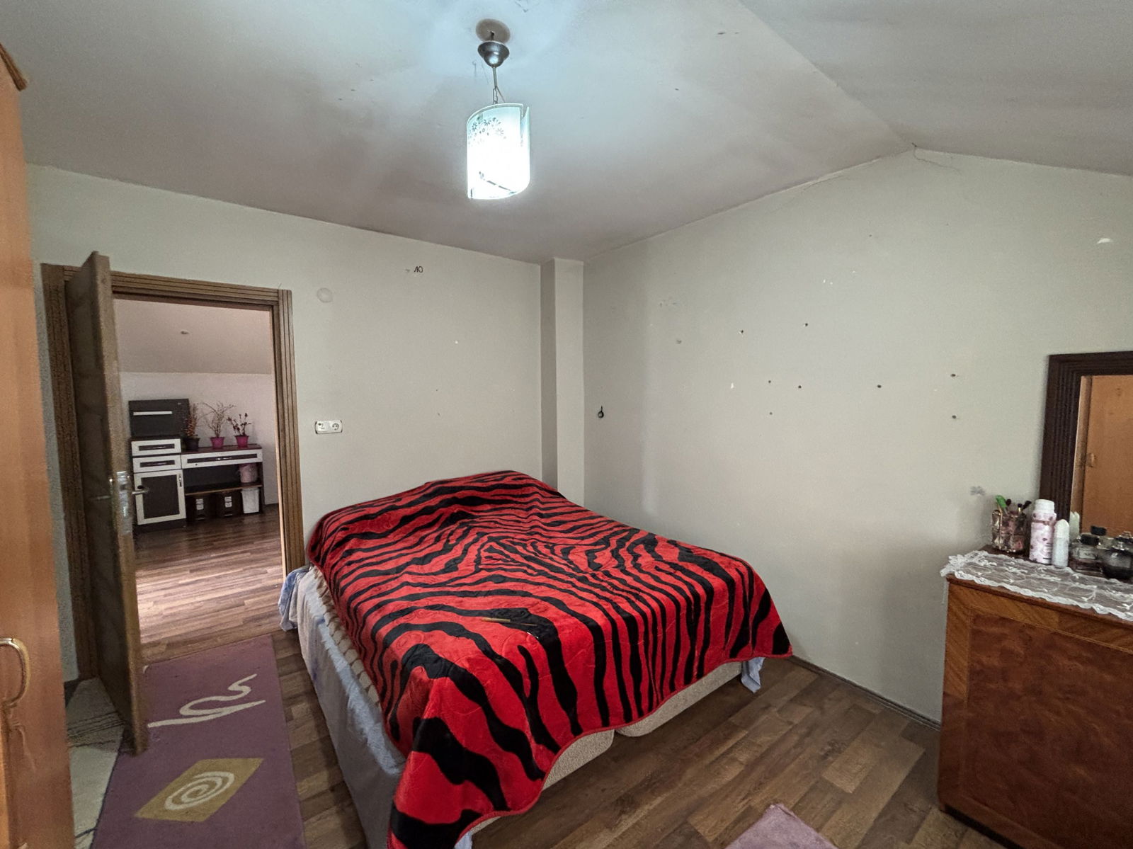 PINARLAR KÖYÜ'NDE 862 M2 ARSA ÜZERİNDE 4+1 SATILIK MÜSTAKİL EV