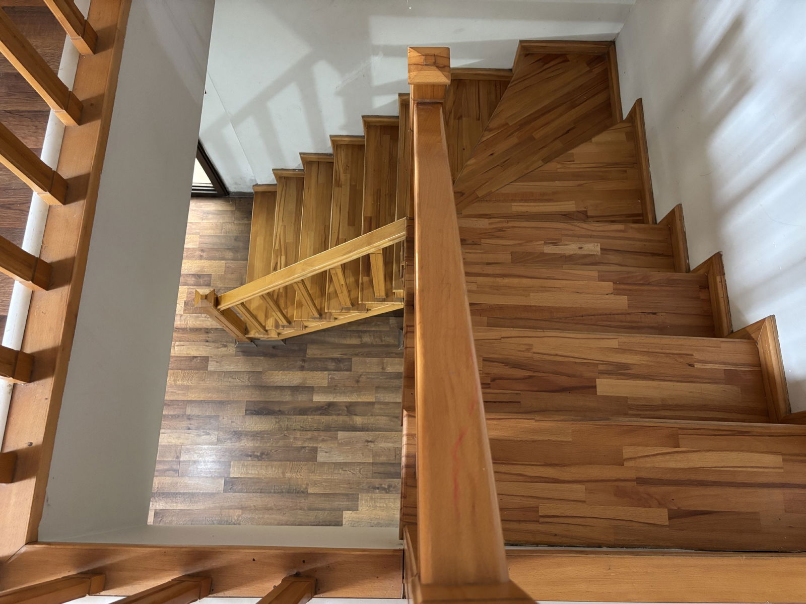 PINARLAR KÖYÜ'NDE 862 M2 ARSA ÜZERİNDE 4+1 SATILIK MÜSTAKİL EV