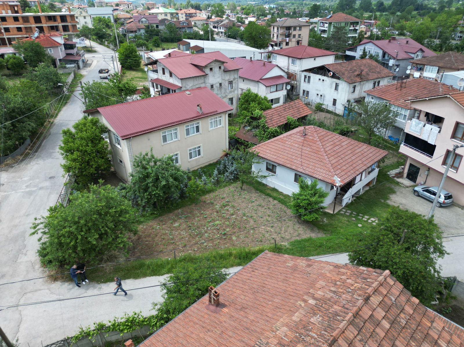  KAYNAŞLI MERKEZ SARIYER MAHALLESİNDE SATILIK MÜSTAKİL EV