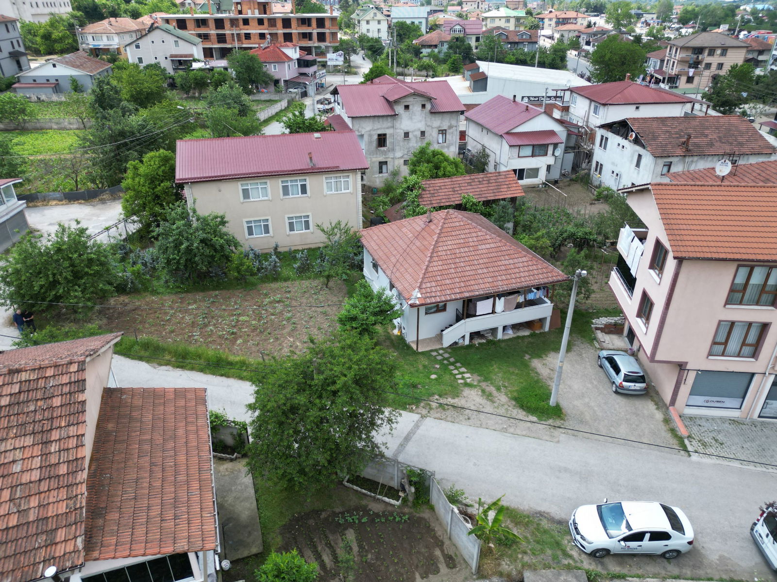  KAYNAŞLI MERKEZ SARIYER MAHALLESİNDE SATILIK MÜSTAKİL EV