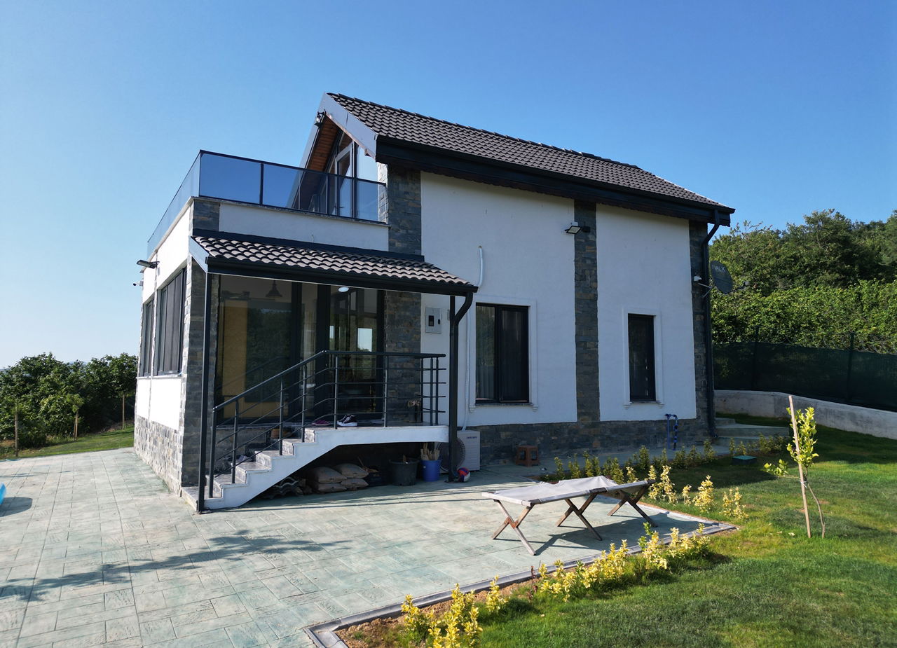 MUNCURLU'DA 1347 M2 ARSA İÇİNDE KIŞ BAHÇELİ SATILIK VİLLA