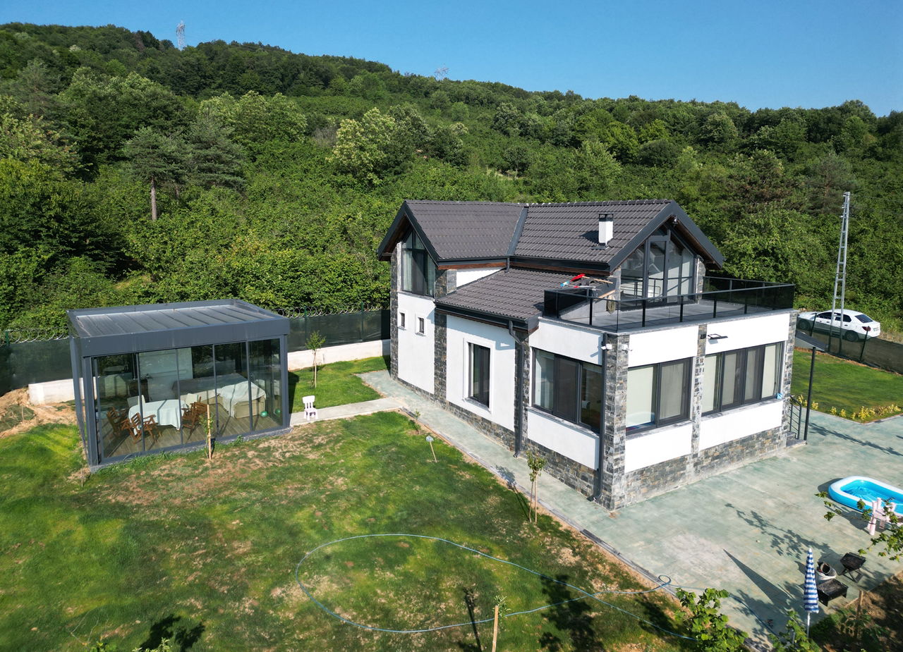 MUNCURLU'DA 1347 M2 ARSA İÇİNDE KIŞ BAHÇELİ SATILIK VİLLA