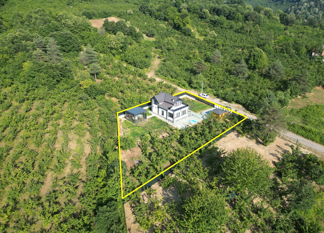 MUNCURLU'DA 1347 M2 ARSA İÇİNDE KIŞ BAHÇELİ SATILIK VİLLA