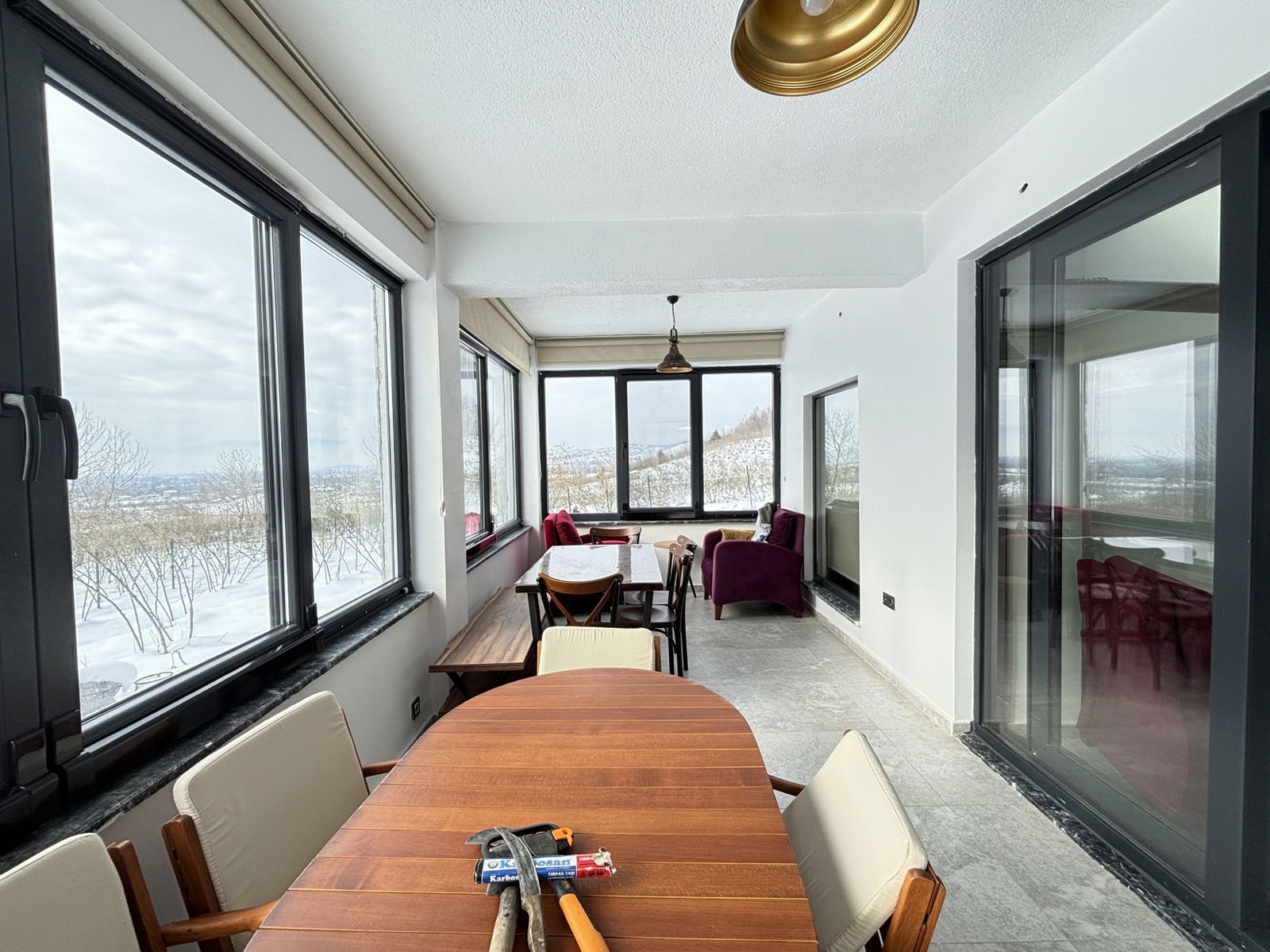 MUNCURLU'DA 1347 M2 ARSA İÇİNDE KIŞ BAHÇELİ SATILIK VİLLA