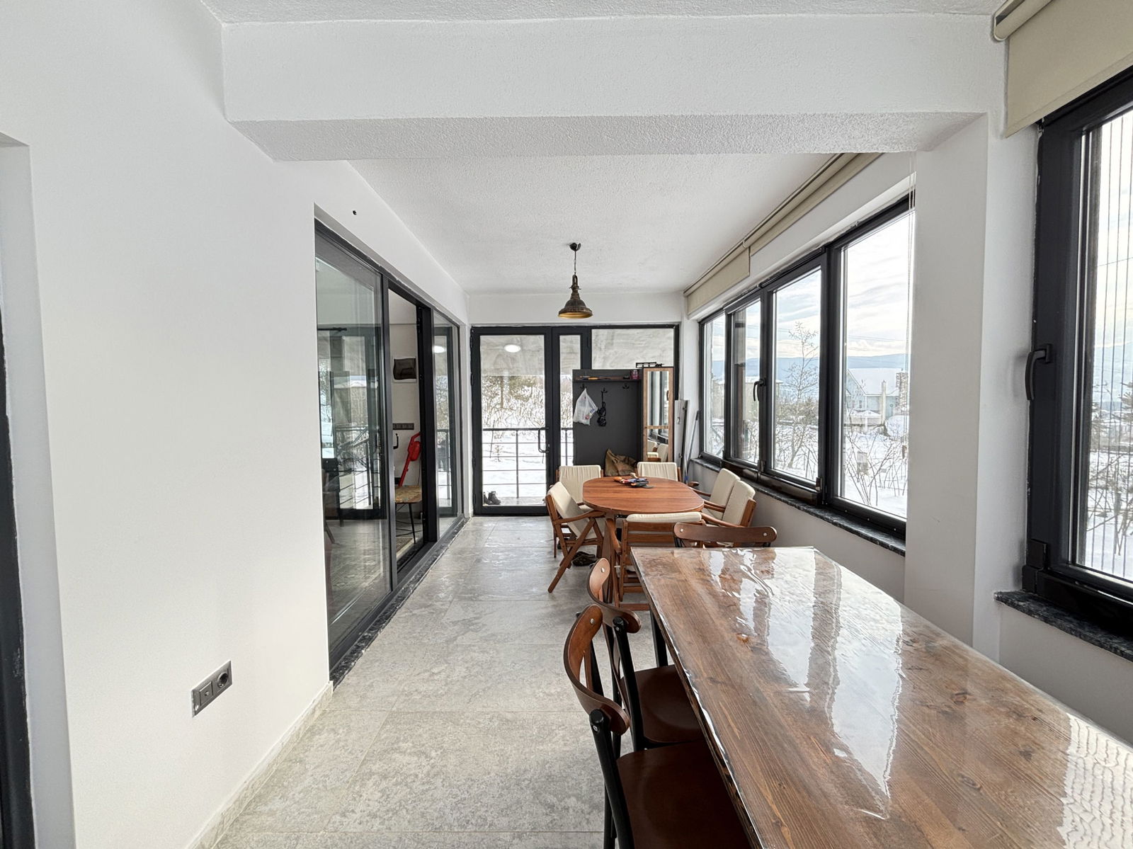 MUNCURLU'DA 1347 M2 ARSA İÇİNDE KIŞ BAHÇELİ SATILIK VİLLA