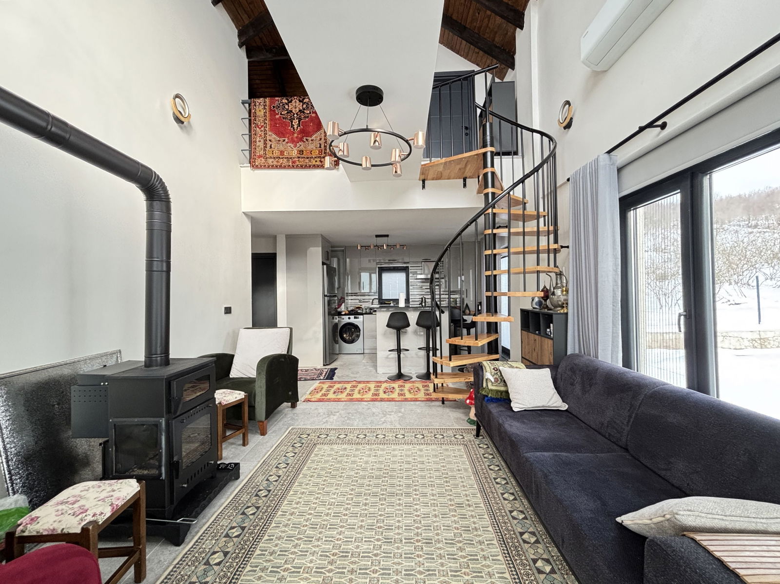 MUNCURLU'DA 1347 M2 ARSA İÇİNDE KIŞ BAHÇELİ SATILIK VİLLA