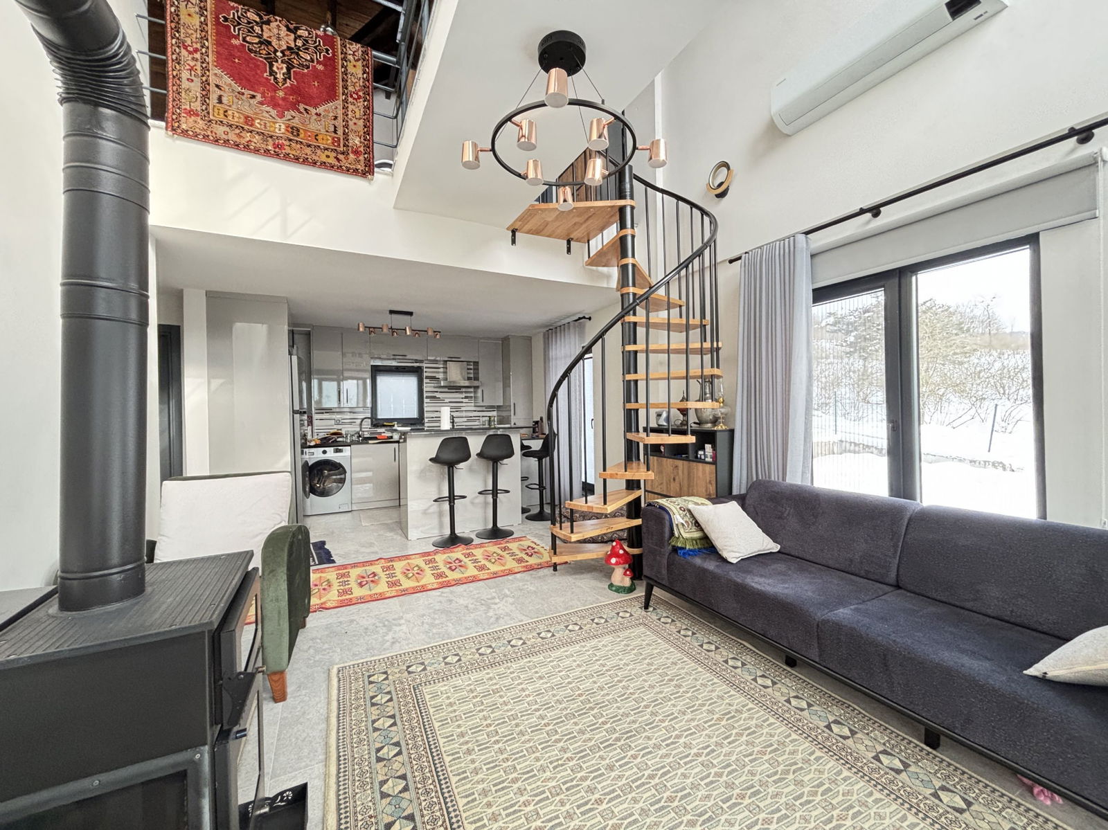 MUNCURLU'DA 1347 M2 ARSA İÇİNDE KIŞ BAHÇELİ SATILIK VİLLA