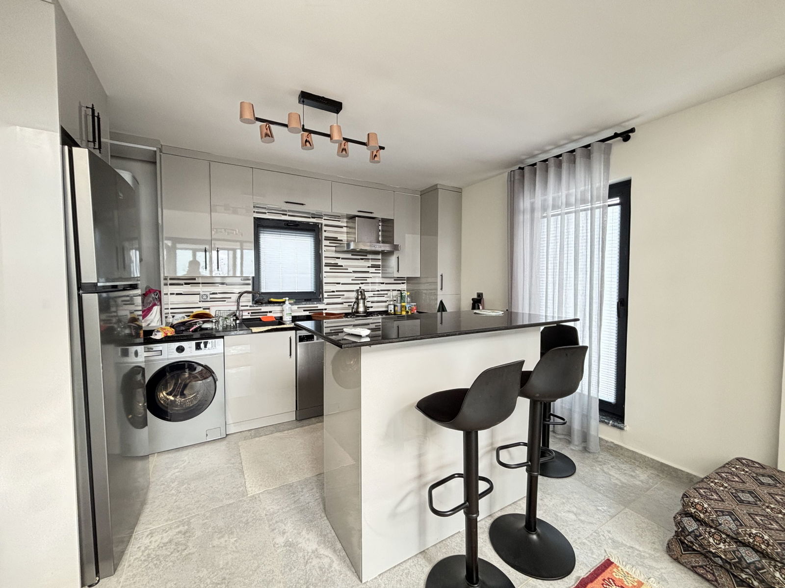 MUNCURLU'DA 1347 M2 ARSA İÇİNDE KIŞ BAHÇELİ SATILIK VİLLA