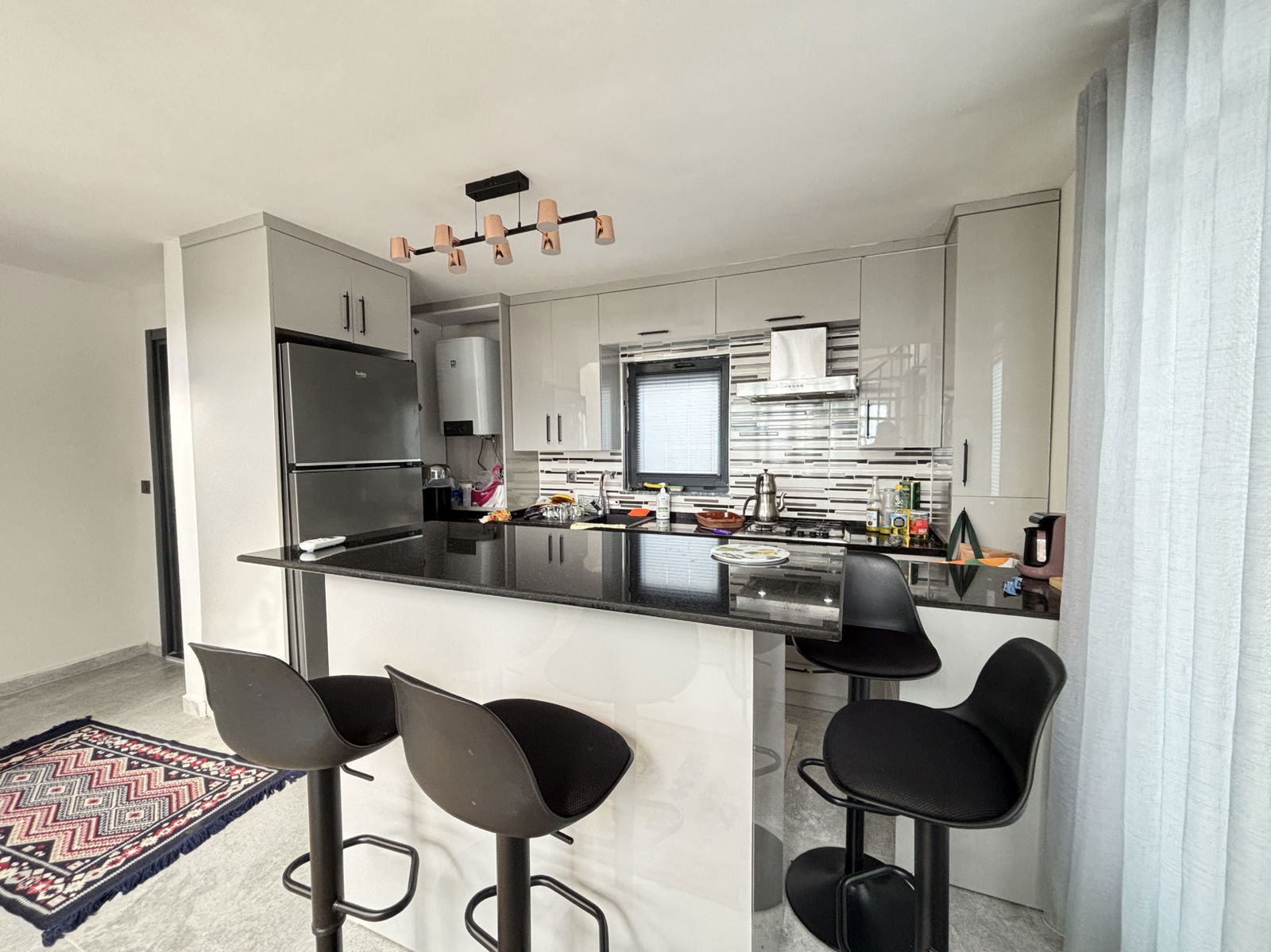 MUNCURLU'DA 1347 M2 ARSA İÇİNDE KIŞ BAHÇELİ SATILIK VİLLA