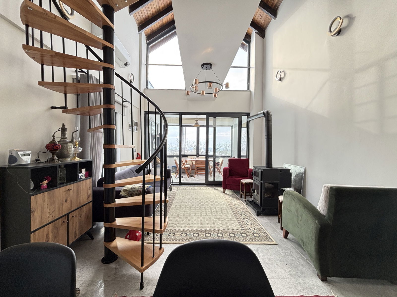 MUNCURLU'DA 1347 M2 ARSA İÇİNDE KIŞ BAHÇELİ SATILIK VİLLA