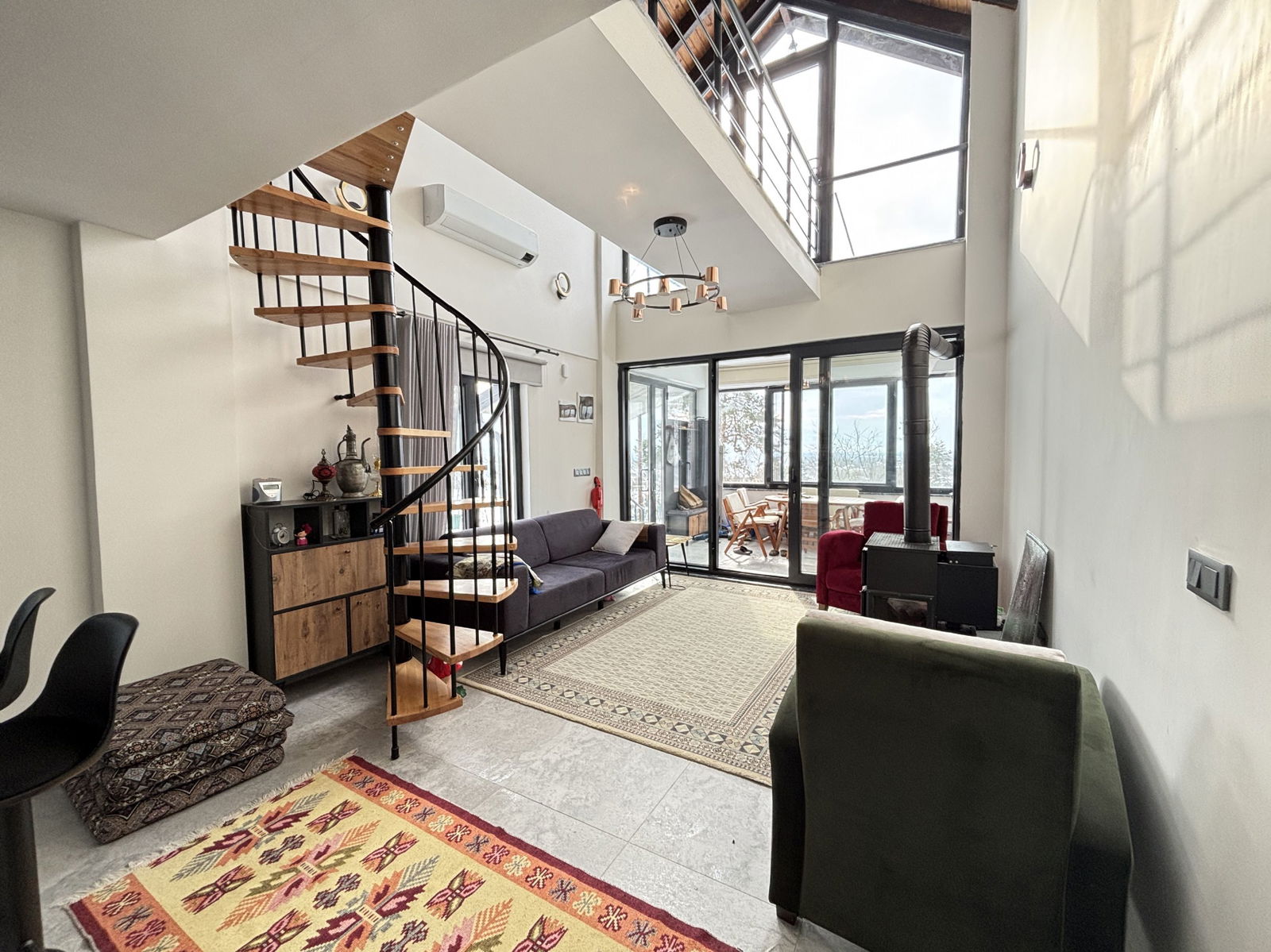 MUNCURLU'DA 1347 M2 ARSA İÇİNDE KIŞ BAHÇELİ SATILIK VİLLA