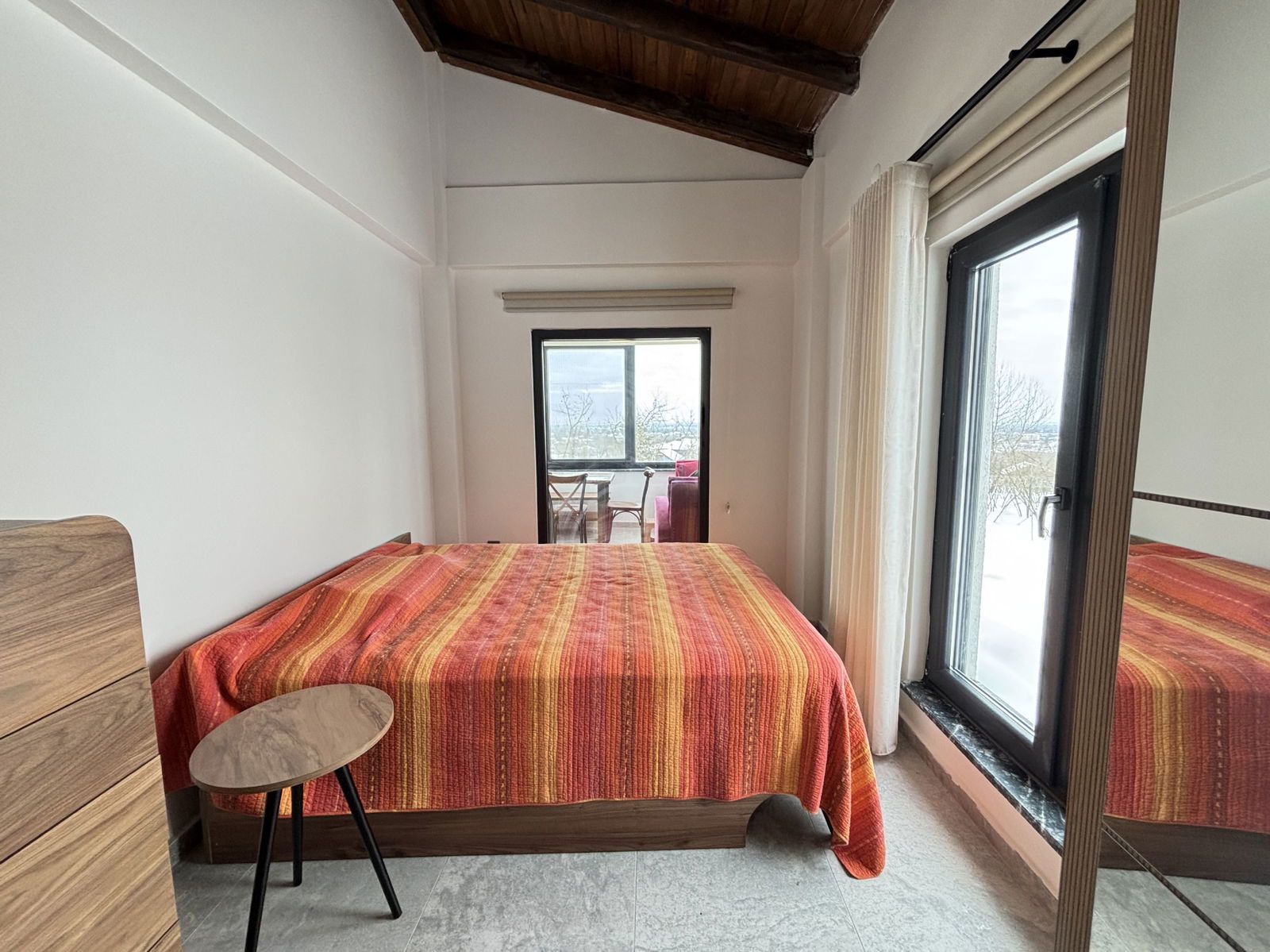 MUNCURLU'DA 1347 M2 ARSA İÇİNDE KIŞ BAHÇELİ SATILIK VİLLA