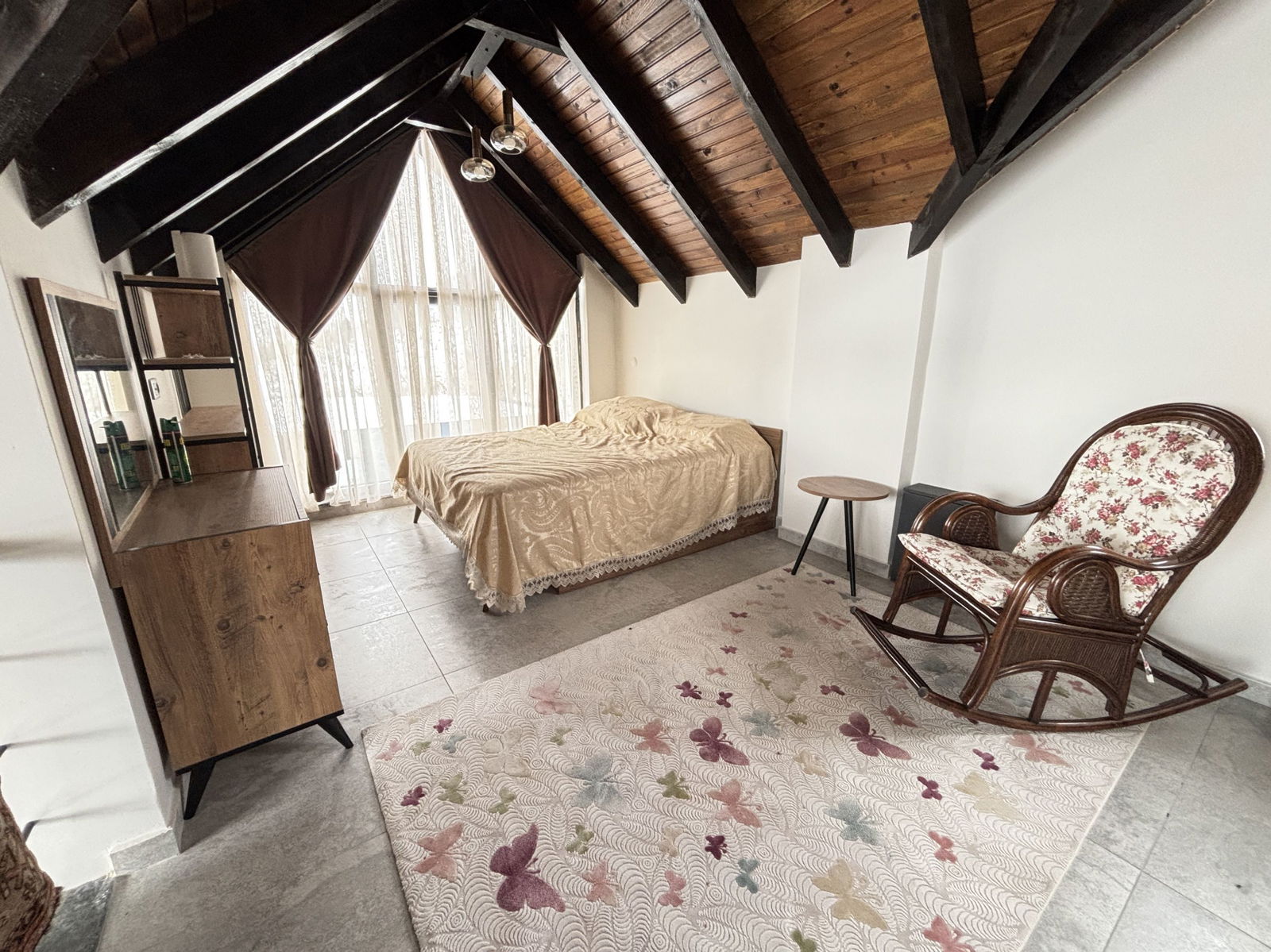 MUNCURLU'DA 1347 M2 ARSA İÇİNDE KIŞ BAHÇELİ SATILIK VİLLA