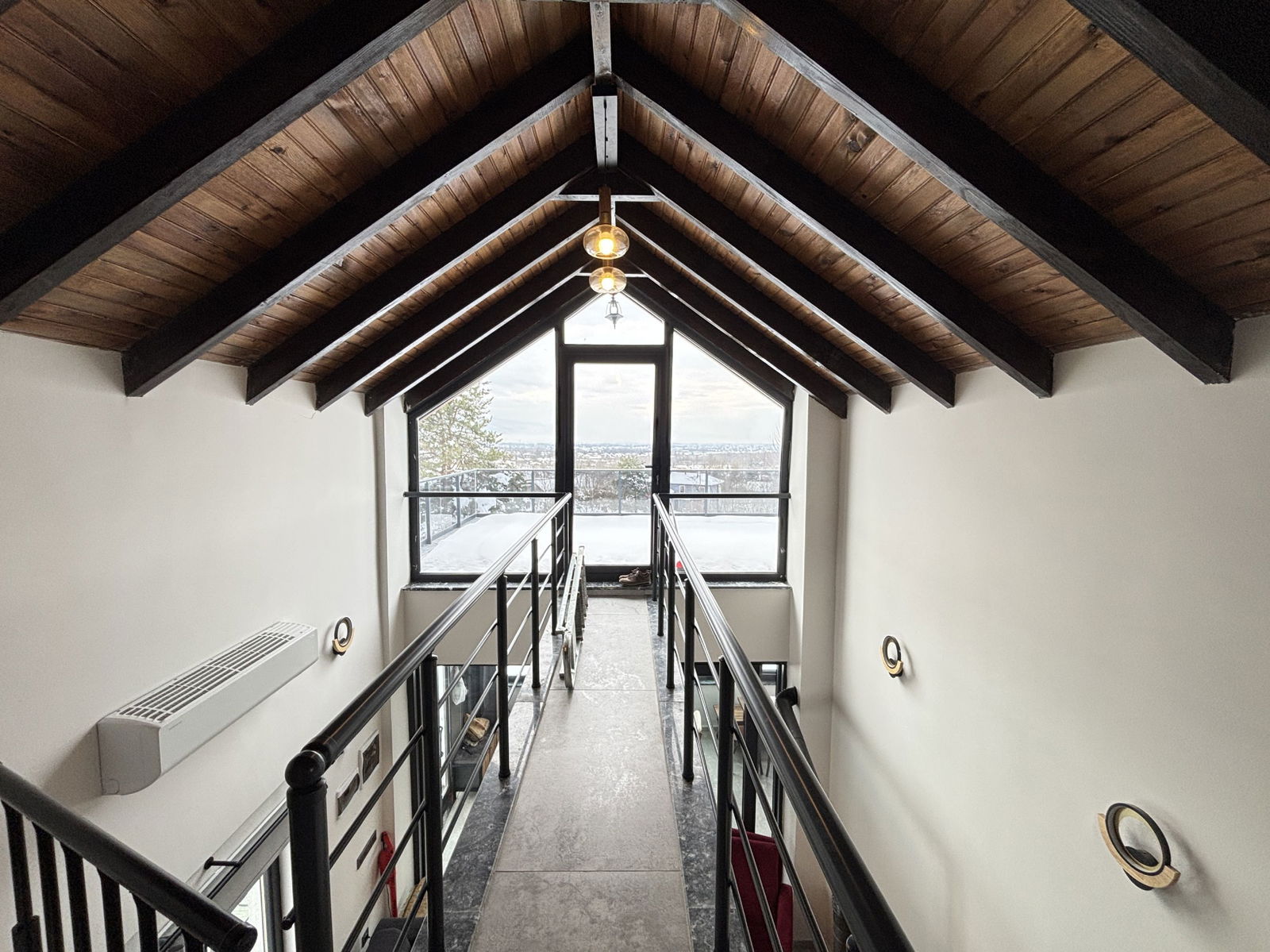 MUNCURLU'DA 1347 M2 ARSA İÇİNDE KIŞ BAHÇELİ SATILIK VİLLA