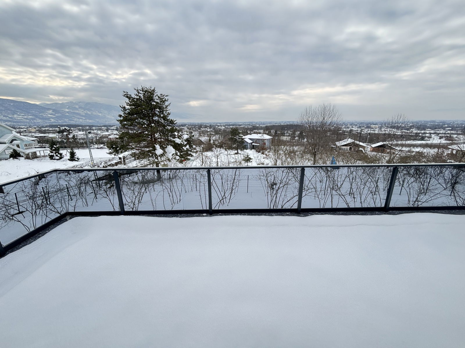 MUNCURLU'DA 1347 M2 ARSA İÇİNDE KIŞ BAHÇELİ SATILIK VİLLA