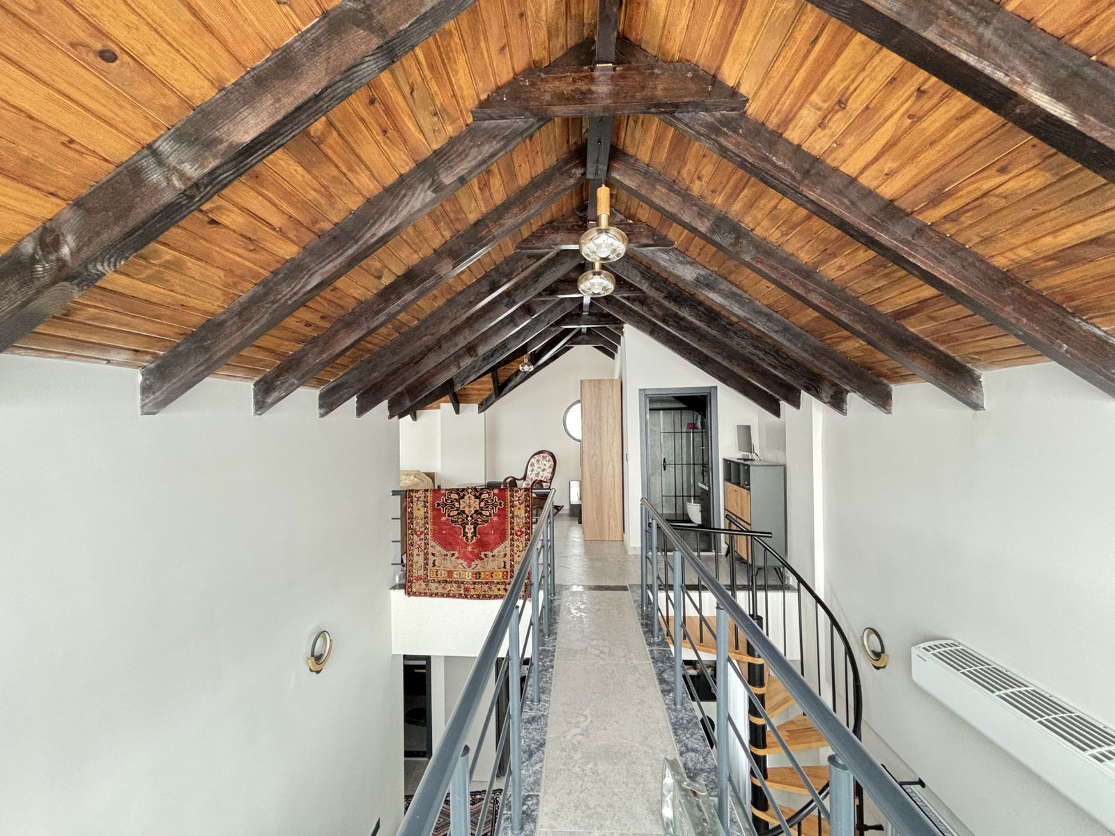 MUNCURLU'DA 1347 M2 ARSA İÇİNDE KIŞ BAHÇELİ SATILIK VİLLA