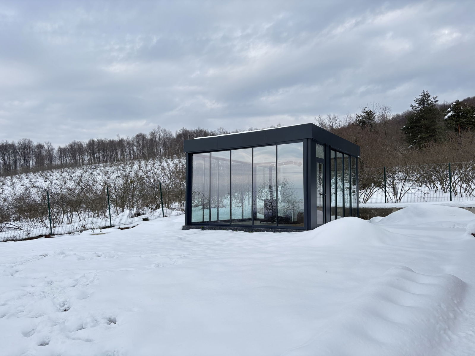 MUNCURLU'DA 1347 M2 ARSA İÇİNDE KIŞ BAHÇELİ SATILIK VİLLA