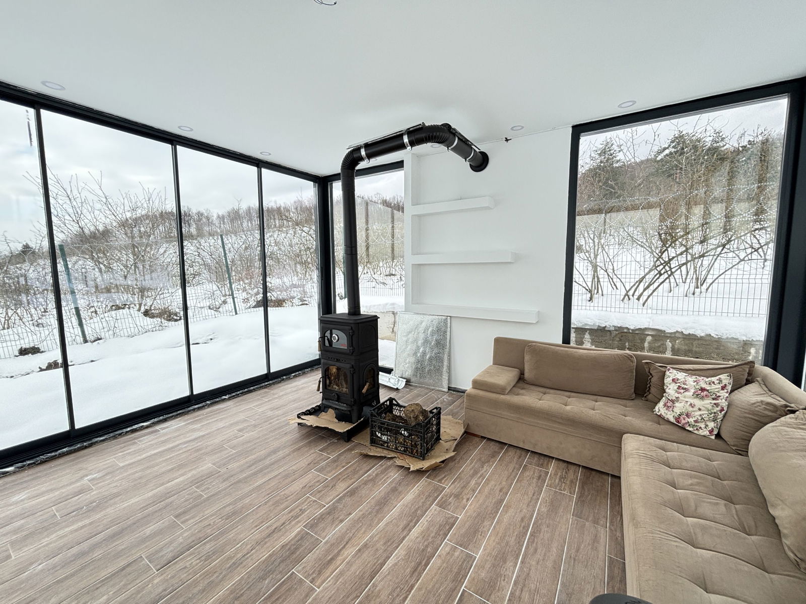 MUNCURLU'DA 1347 M2 ARSA İÇİNDE KIŞ BAHÇELİ SATILIK VİLLA