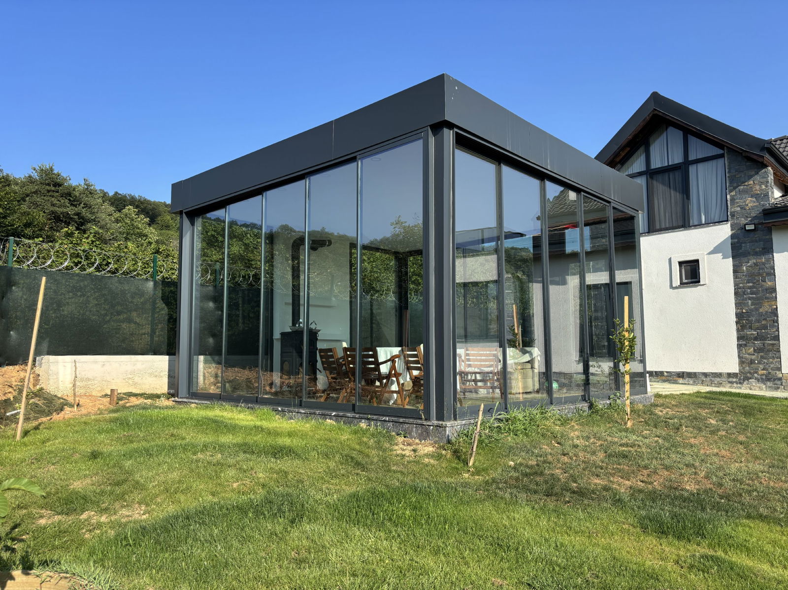 MUNCURLU'DA 1347 M2 ARSA İÇİNDE KIŞ BAHÇELİ SATILIK VİLLA