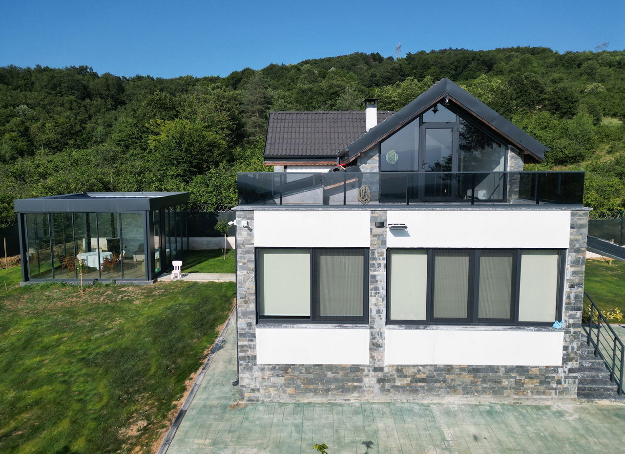 MUNCURLU'DA 1347 M2 ARSA İÇİNDE KIŞ BAHÇELİ SATILIK VİLLA