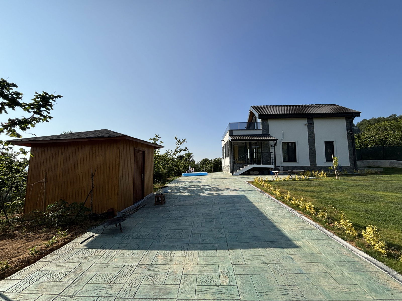 MUNCURLU'DA 1347 M2 ARSA İÇİNDE KIŞ BAHÇELİ SATILIK VİLLA