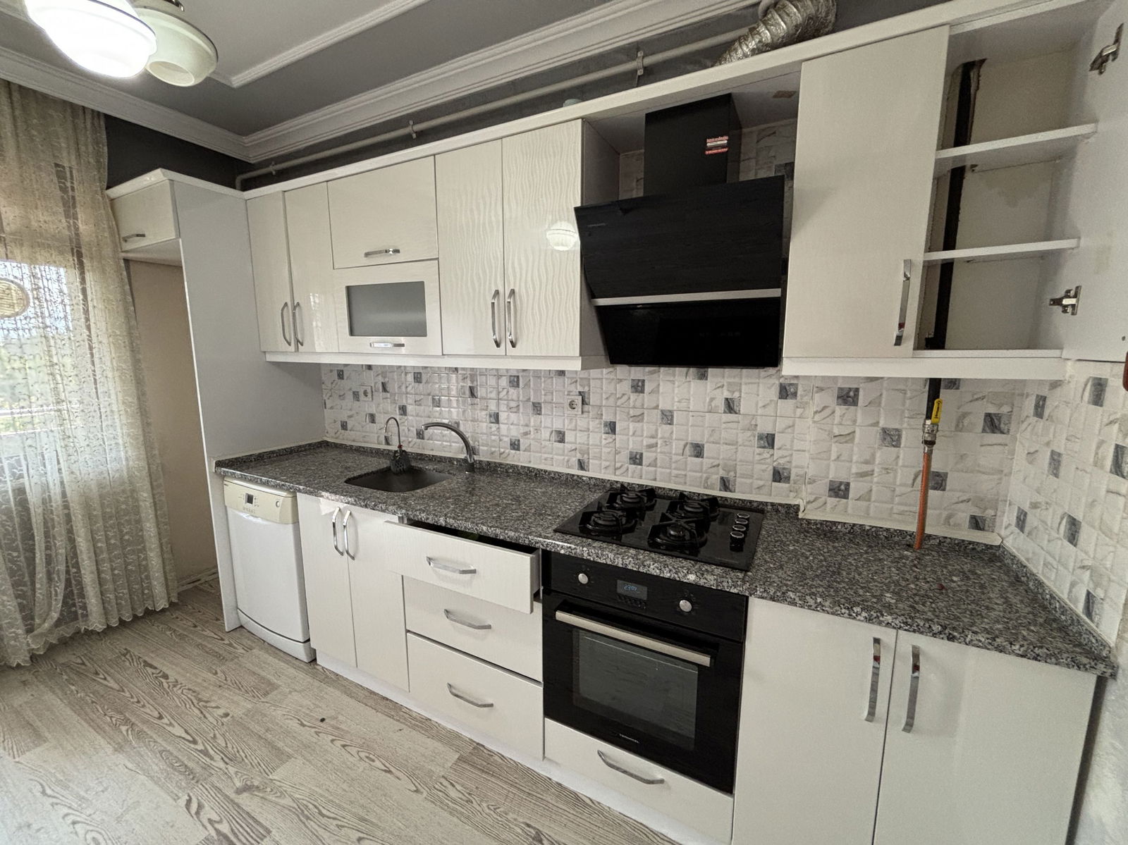 OSMANLI KONAKLARI'NDA 3+1 130 M2 SATILIK DAİRE