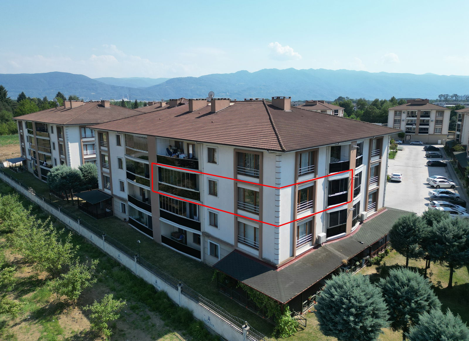 LALEZAR KONAKLARI'NDA 3+1 161 M2 SATILIK ARA KAT DAİRE