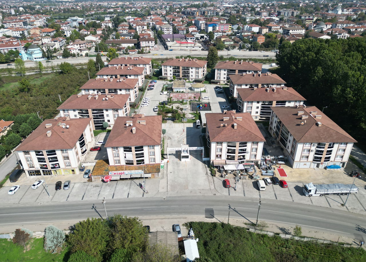 LALEZAR KONAKLARI'NDA 3+1 161 M2 SATILIK ARA KAT DAİRE