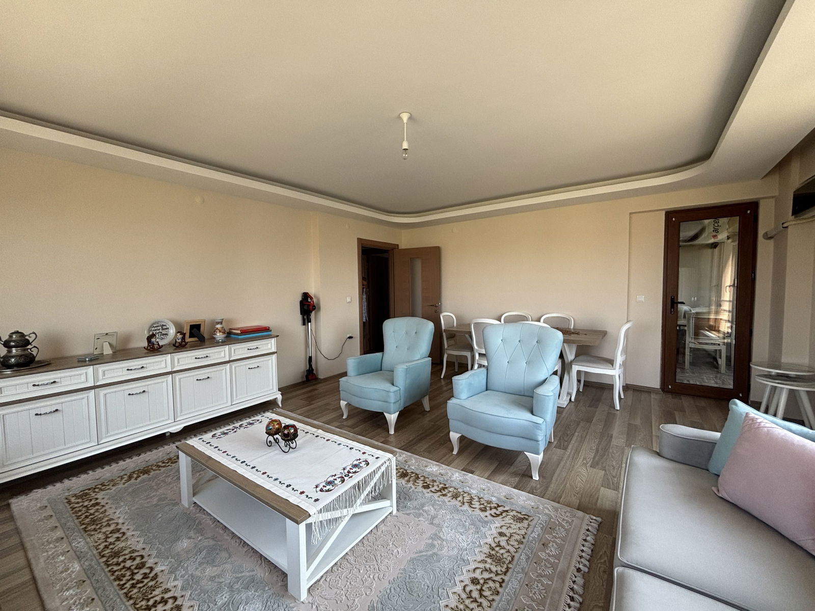 LALEZAR KONAKLARI'NDA 3+1 161 M2 SATILIK ARA KAT DAİRE