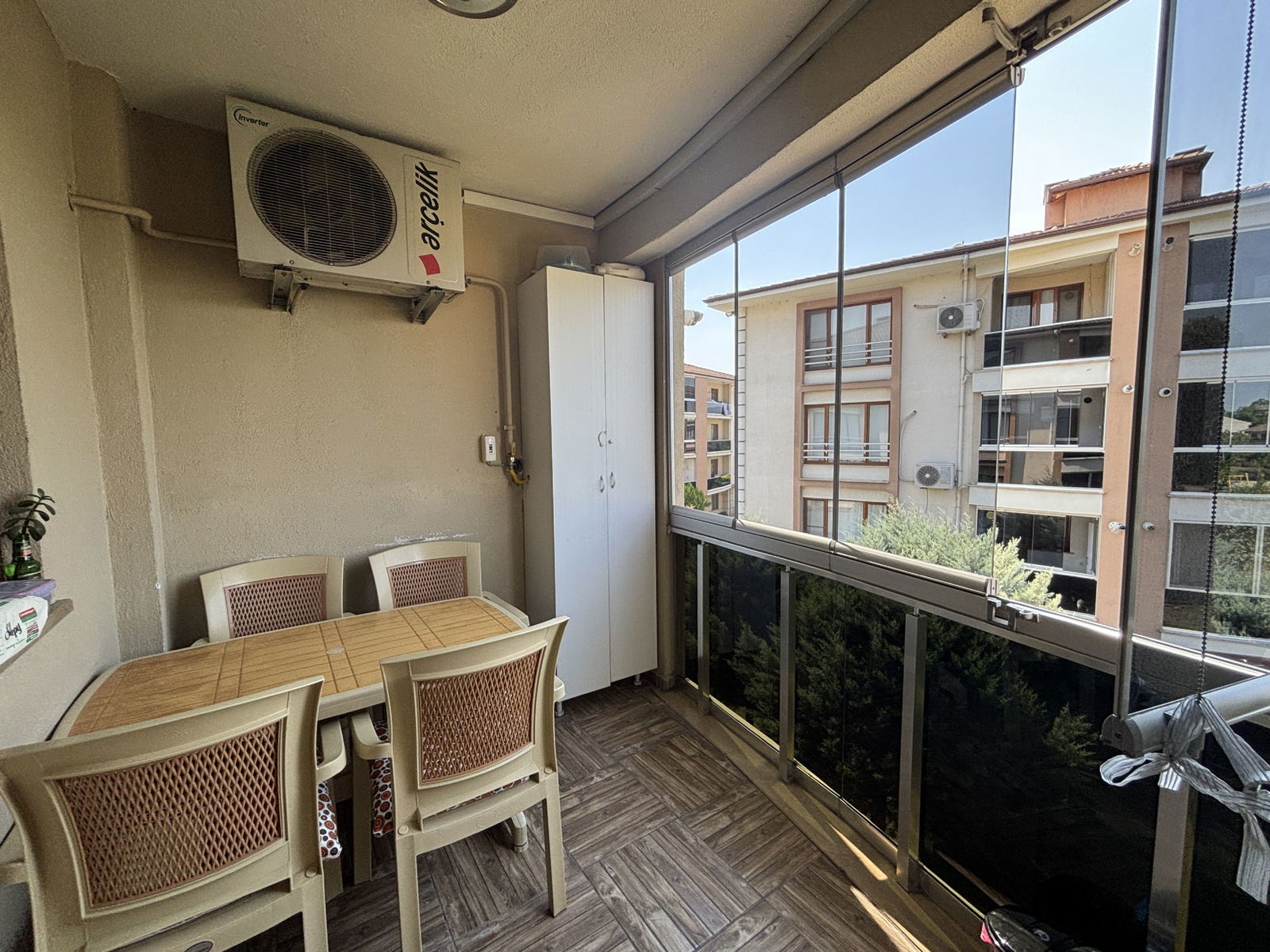 LALEZAR KONAKLARI'NDA 3+1 161 M2 SATILIK ARA KAT DAİRE