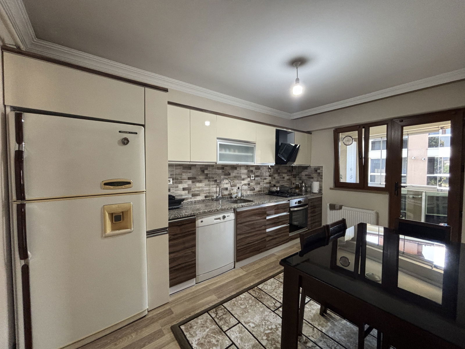 LALEZAR KONAKLARI'NDA 3+1 161 M2 SATILIK ARA KAT DAİRE