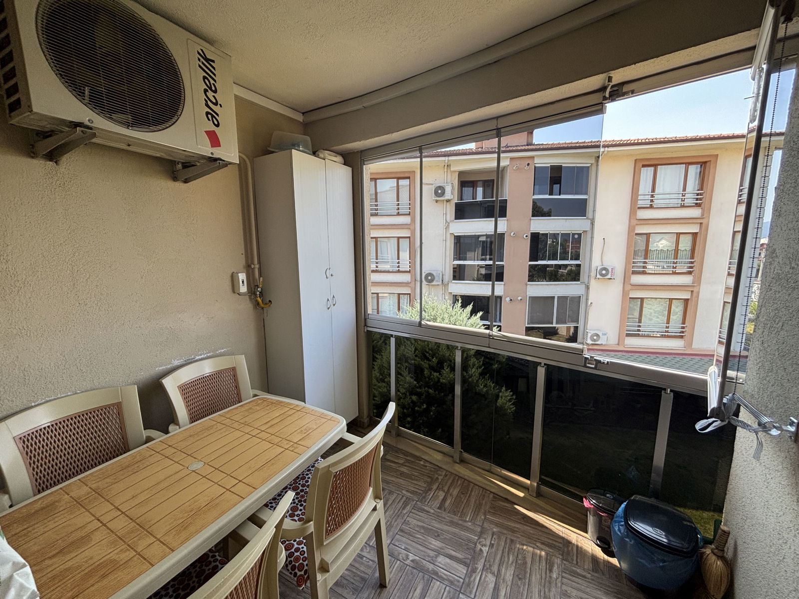 LALEZAR KONAKLARI'NDA 3+1 161 M2 SATILIK ARA KAT DAİRE