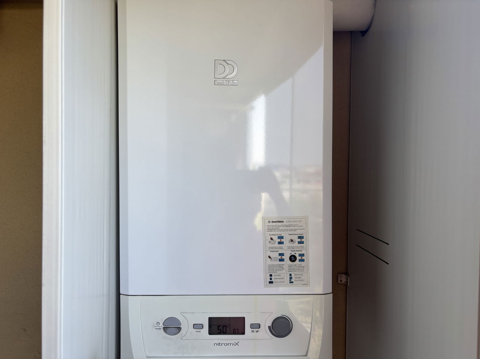 LALEZAR KONAKLARI'NDA 3+1 161 M2 SATILIK ARA KAT DAİRE