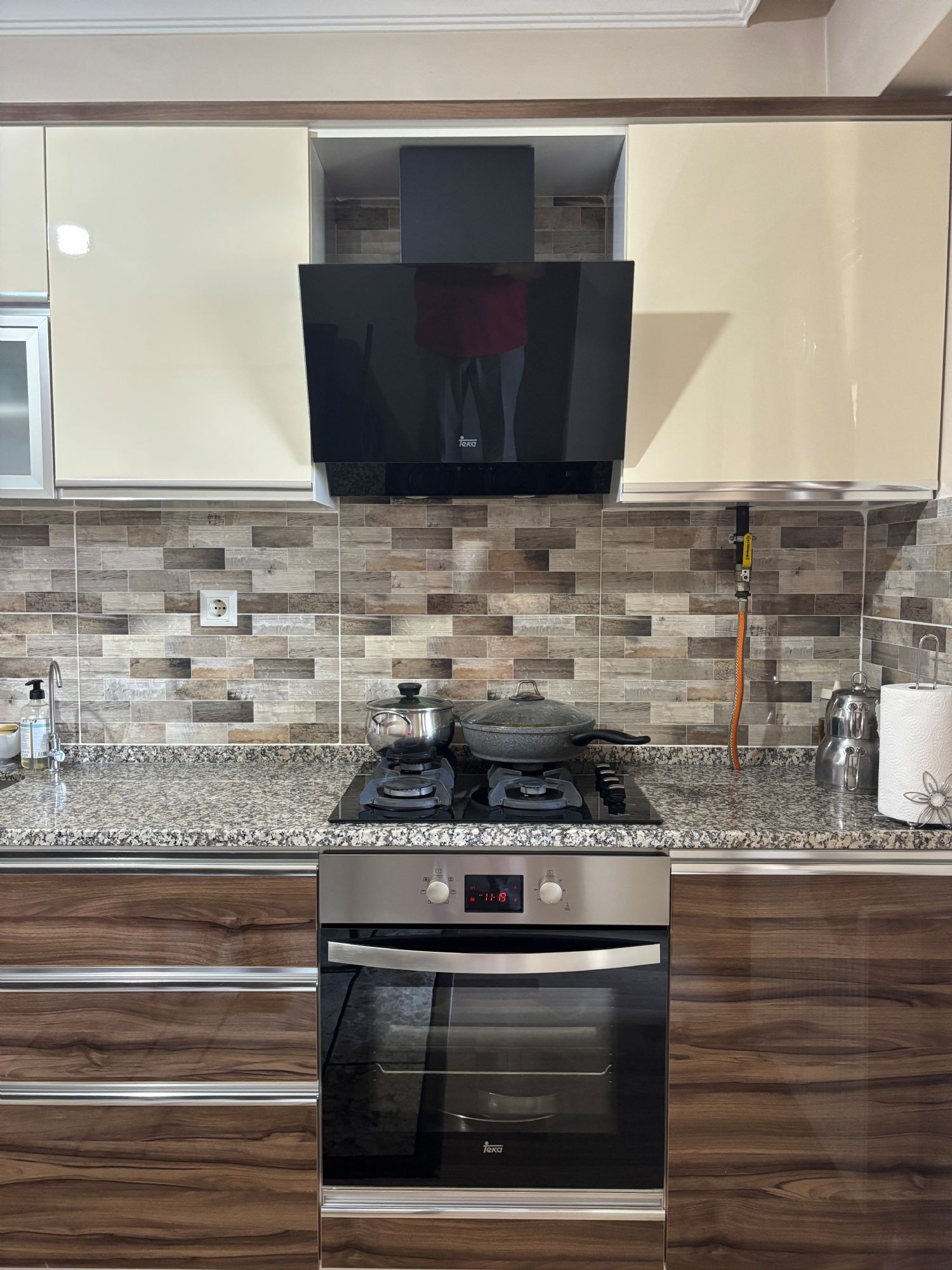 LALEZAR KONAKLARI'NDA 3+1 161 M2 SATILIK ARA KAT DAİRE