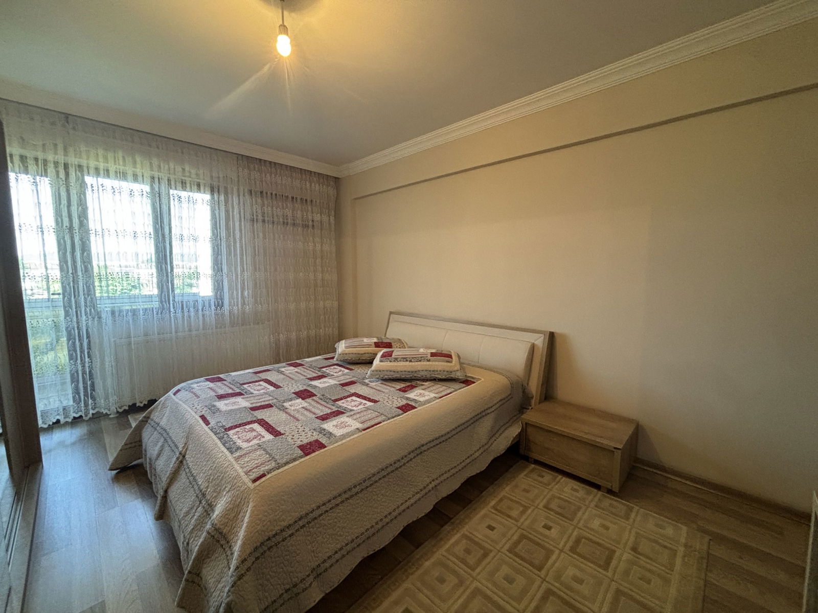 LALEZAR KONAKLARI'NDA 3+1 161 M2 SATILIK ARA KAT DAİRE