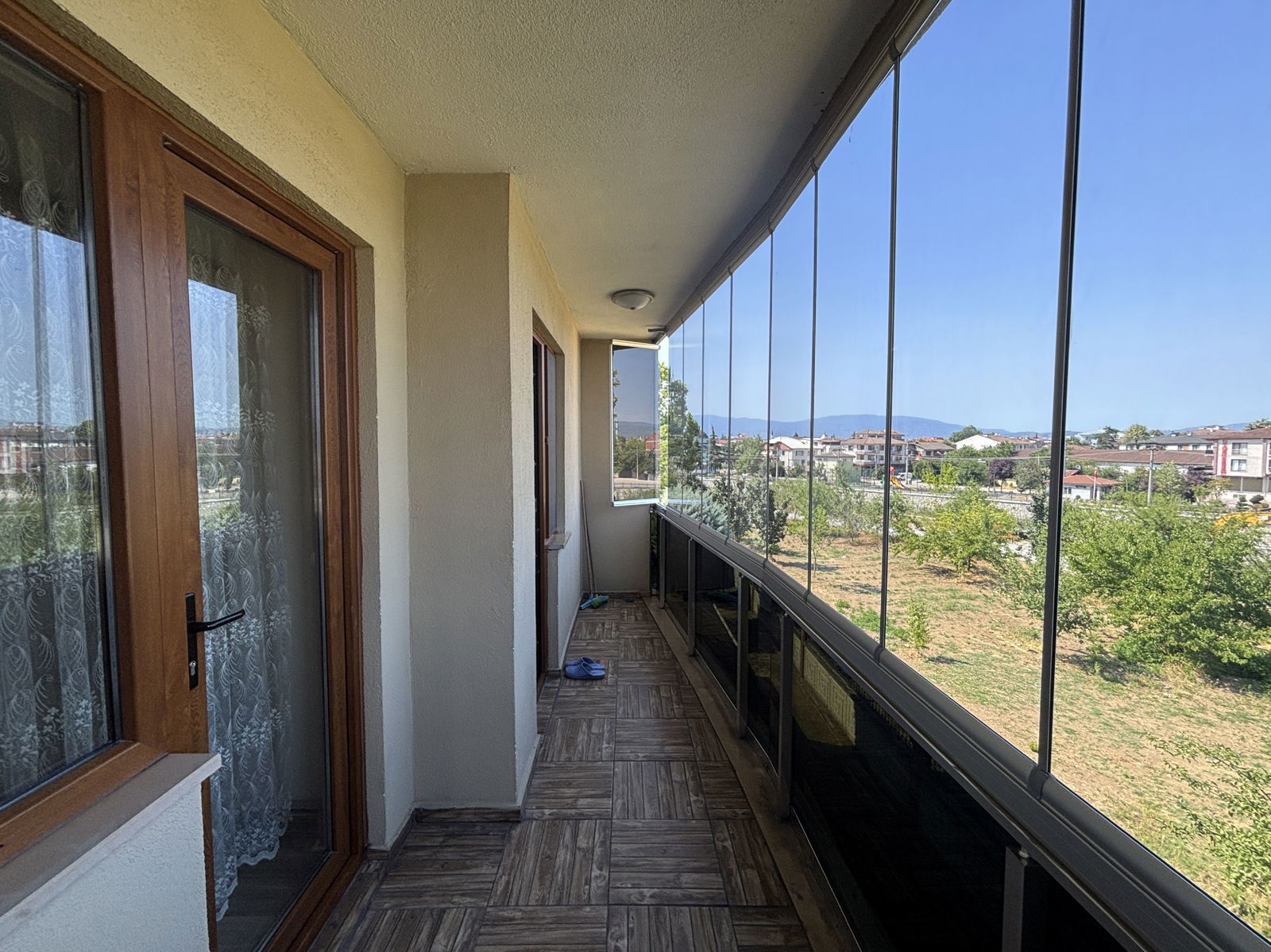 LALEZAR KONAKLARI'NDA 3+1 161 M2 SATILIK ARA KAT DAİRE