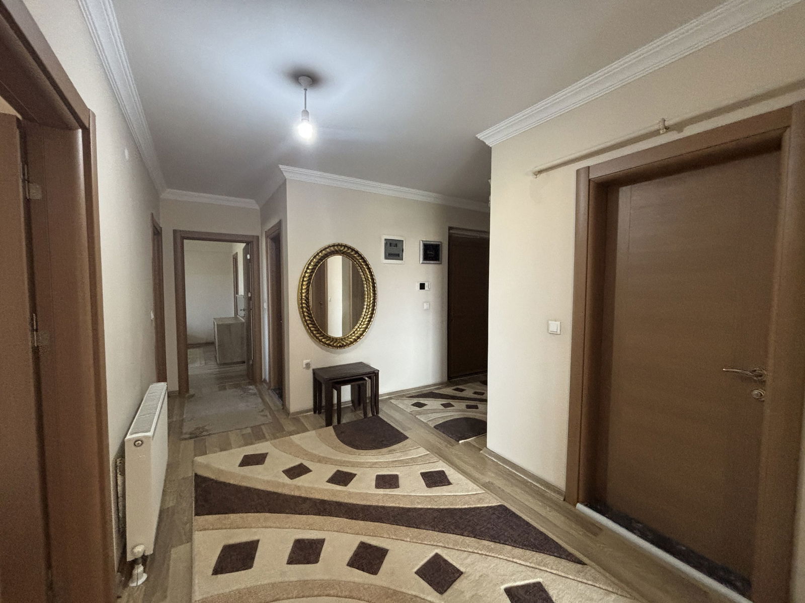 LALEZAR KONAKLARI'NDA 3+1 161 M2 SATILIK ARA KAT DAİRE