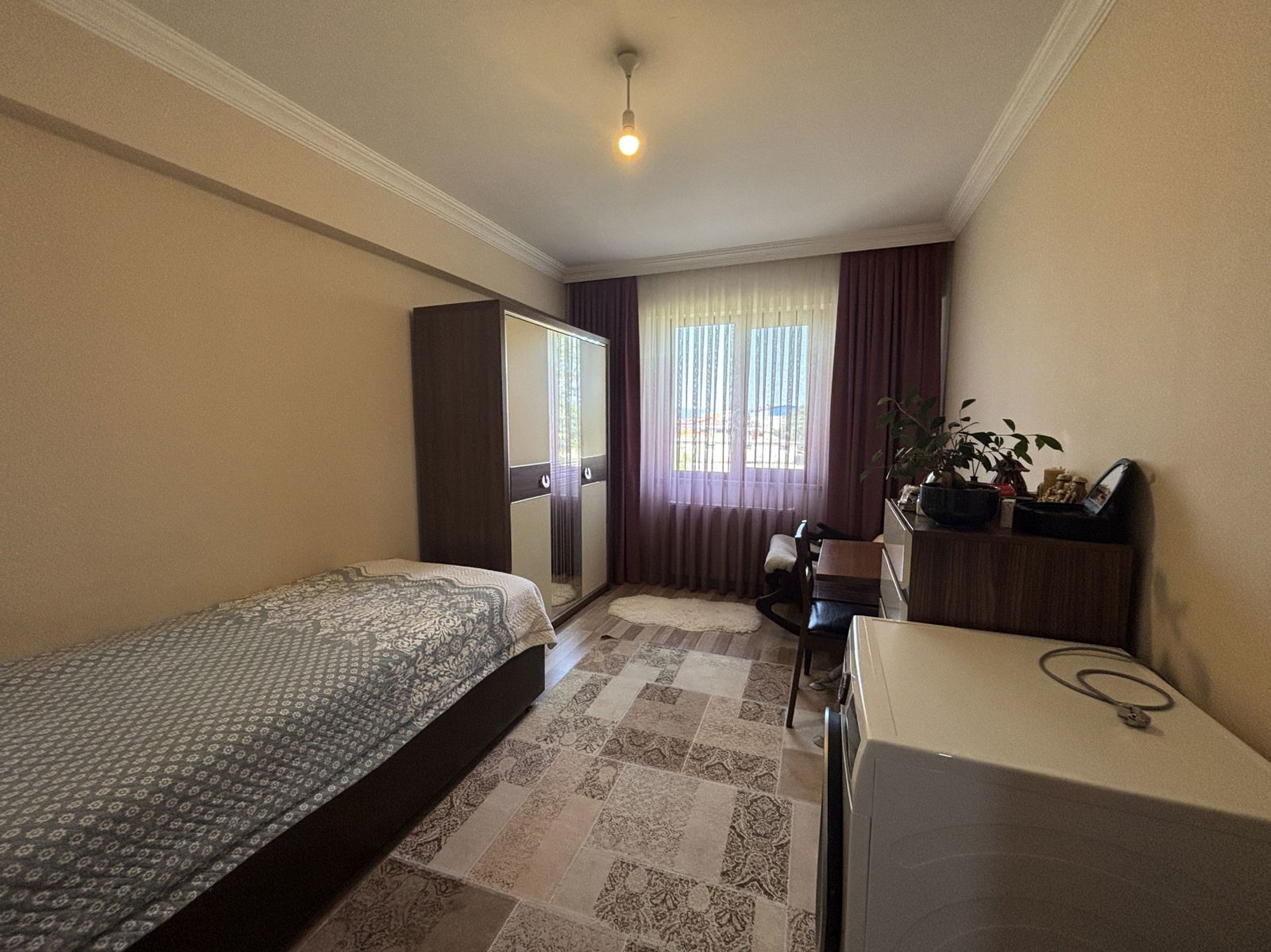 LALEZAR KONAKLARI'NDA 3+1 161 M2 SATILIK ARA KAT DAİRE