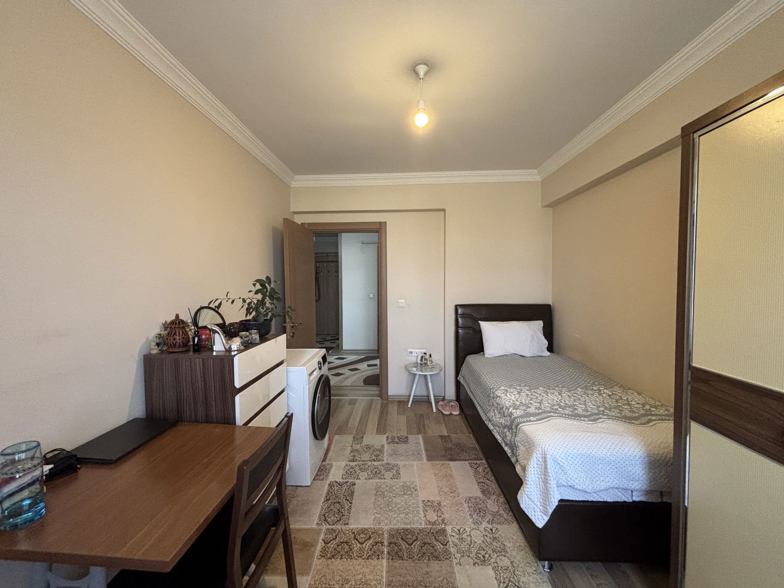 LALEZAR KONAKLARI'NDA 3+1 161 M2 SATILIK ARA KAT DAİRE