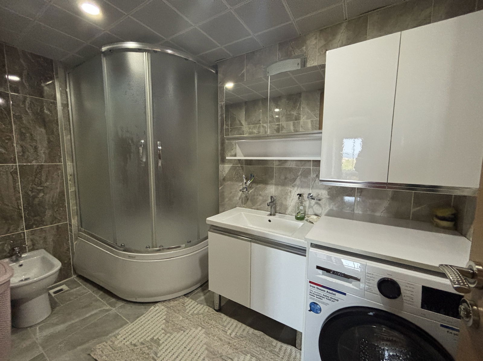 LALEZAR KONAKLARI'NDA 3+1 161 M2 SATILIK ARA KAT DAİRE