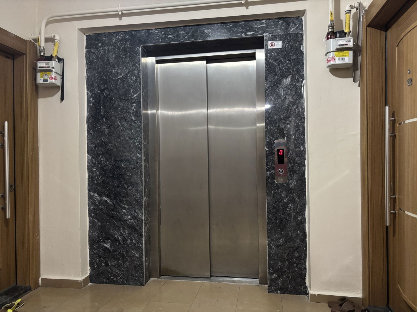 LALEZAR KONAKLARI'NDA 3+1 161 M2 SATILIK ARA KAT DAİRE